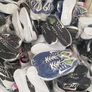 Textile şi încălțăminte susceptibile a fi contrafăcute, descoperite de polițiștii de frontieră giurgiuveni