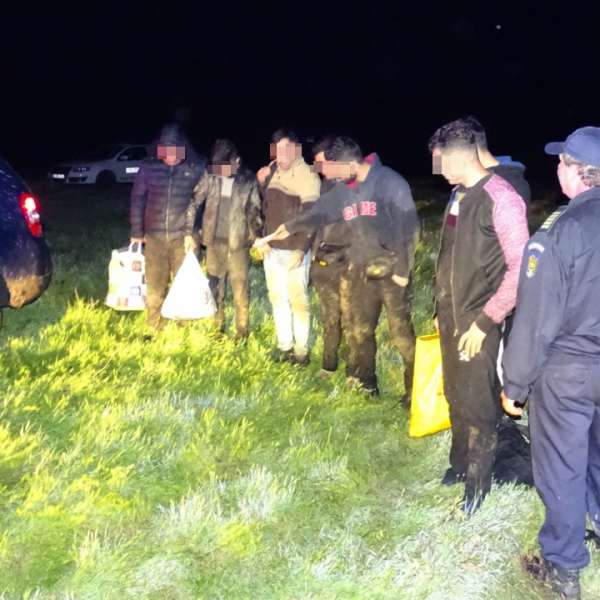 Patru cetăţeni români şi doi cetăţeni bulgari cercetaţi pentru călăuzirea a şapte cetăţeni iranieni