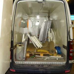 Trei cetăţeni din Irak şi Siria, depistaţi la P.T.F. Calafat, ascunși printre profile PVC