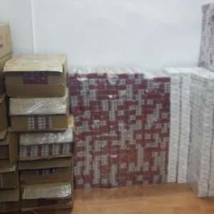 Peste 13.000 de pachete cu țigări de contrabandă, descoperite de polițiștii de frontieră