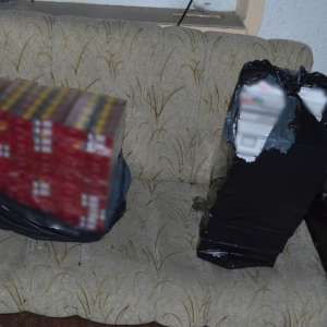 Peste 13.000 de pachete cu țigări de contrabandă, descoperite de polițiștii de frontieră