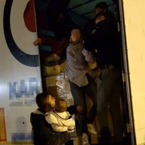 Nouă cetăţeni străini, descoperiți ascunşi într-un automarfar la P.T.F. Nădlac II