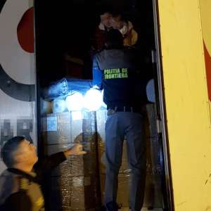 Nouă cetăţeni străini, descoperiți ascunşi într-un automarfar la P.T.F. Nădlac II