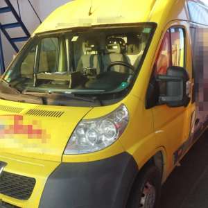 Trei cetăţeni Siria, depistaţi la P.T.F. Calafat, ascunși printre cutii cu articole textile