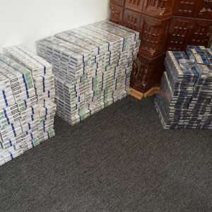 Doi cetățeni români cercetați pentru contrabandă și aproximativ 3.000 pachete cu țigări confiscate