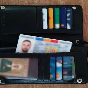 Carte de identitate falsă, descoperită la controlul de frontieră
