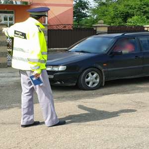 Depistat în trafic cu un autoturism cu numere expirate