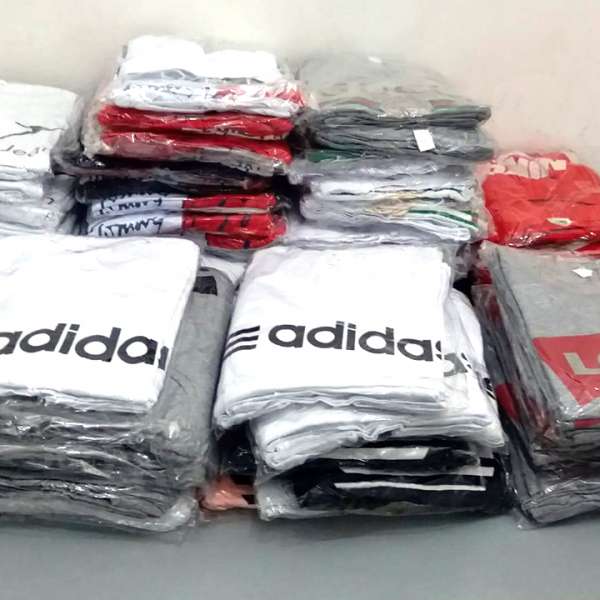 Sute de bunuri susceptibile a fi contrafăcute, confiscate de polițiștii de frontieră giurgiuveni