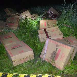 Un cetățean ucrainean cercetat pentru contrabandă  și 39.000 pachete cu țigări confiscate la frontiera de nord