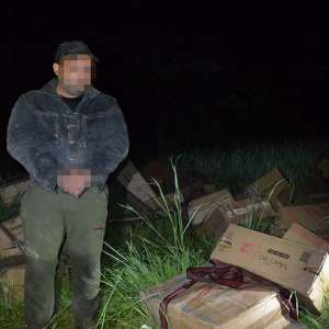 Un cetățean ucrainean cercetat pentru contrabandă  și 39.000 pachete cu țigări confiscate la frontiera de nord