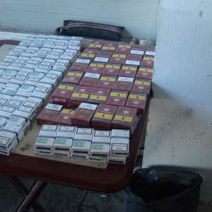 Țigări ascunse în cutii de prăjituri şi în bancheta unor autoturisme, descoperite în P.T.F. Siret