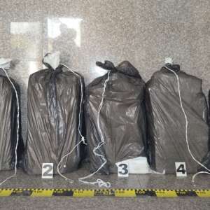 Ţigări de contrabandă transportate cu drona, abandonate în pădure