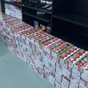 Peste 4.000 de pachete cu ţigări ascunse în cutii cu alimente, descoperite la P.T.F. Giurgiu