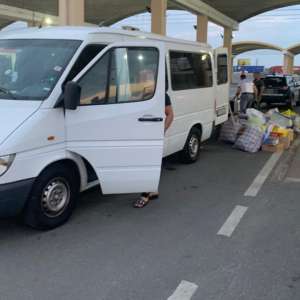 Peste 4.000 de pachete cu ţigări ascunse în cutii cu alimente, descoperite la P.T.F. Giurgiu