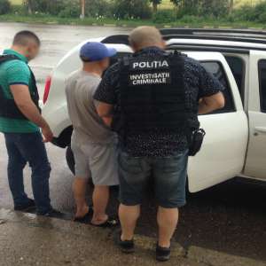 Bărbaţi daţi în urmărire internaţională de către autorităţile italiene şi austriece, depistaţi la controlul de frontieră