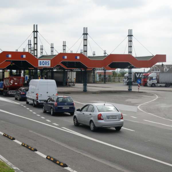 Cetăţean polonez depistat la frontieră cu permis de conducere fals