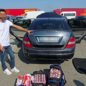 Peste 1.900 de pachete cu ţigări, descoperite în P.T.F. Calafat   