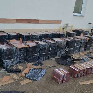 Peste 37.000 de pachete cu țigări confiscate la frontiera de nord a ţării