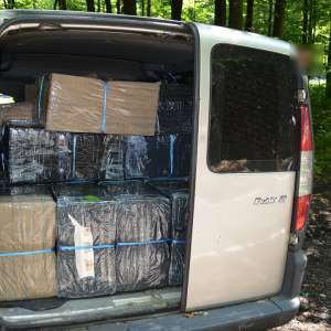 Peste 37.000 de pachete cu țigări confiscate la frontiera de nord a ţării