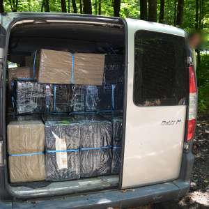 Peste 37.000 de pachete cu țigări confiscate la frontiera de nord a ţării