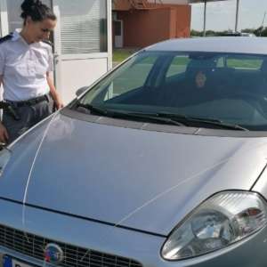 Trei autoturisme căutate de autorităţile din Franța și Italia, confiscate de poliţiştii de frontieră