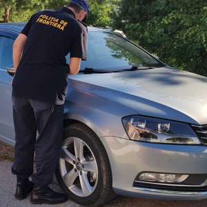 Trei autoturisme căutate de autorităţile din Franța și Italia, confiscate de poliţiştii de frontieră