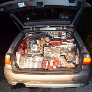 Țigări descoperite la frontiera verde și în mai multe autoturisme precum și recipiente cu freon fără documente legale