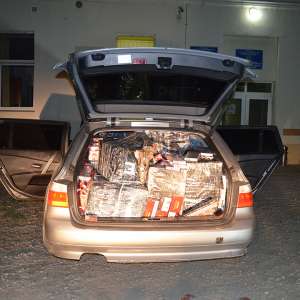 Țigări descoperite la frontiera verde și în mai multe autoturisme precum și recipiente cu freon fără documente legale