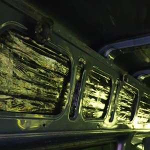 Țigări descoperite la frontiera verde și în mai multe autoturisme precum și recipiente cu freon fără documente legale