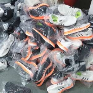 Bunuri în valoare de peste 300.000 lei, susceptibile a fi contrafăcute, confiscate de polițiștii de frontieră din cadrul P.T.F. Giurgiu   