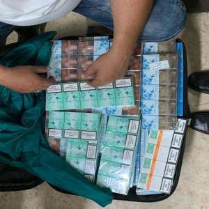 Peste 1900 pachete de ţigări, depistate ascunse într-un autocar la P.T.F. Nădlac II