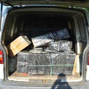 Doi ucraineni depistaţi cu peste 12.000 de pachete cu ţigări de contrabandă