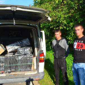 Doi ucraineni depistaţi cu peste 12.000 de pachete cu ţigări de contrabandă