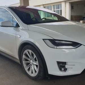 Două autoturisme marca TESLA şi unul marca Land Rover, în valoare totală de 178.000 euro, indisponibilizate la sediul I.P.T.F. Giurgiu