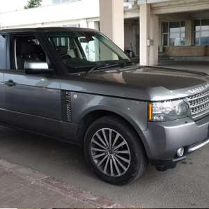 Două autoturisme marca TESLA şi unul marca Land Rover, în valoare totală de 178.000 euro, indisponibilizate la sediul I.P.T.F. Giurgiu