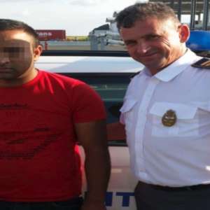 Cetăţean pakistanez cu document fals, depistat la Nădlac II