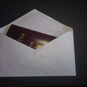 Paşaport fals descoperit de poliţiştii de frontieră