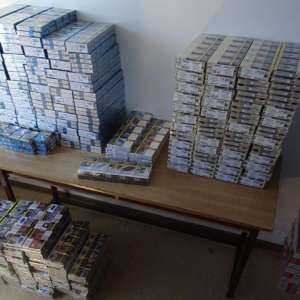 Peste 4.500 de pachete cu ţigări descoperite de polițiștii de frontieră giurgiuveni