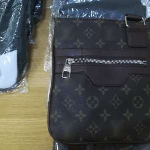 Bunuri susceptibile a fi contrafăcute în valoare de peste 21.300 lei, descoperite de poliţiştii de frontieră din P.T.F. Vama Veche