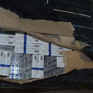 Peste 24.000 pachete cu țigări, confiscate la frontiera de nord