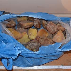 100 kg de chihlimbar, descoperite la graniţa cu Ucraina