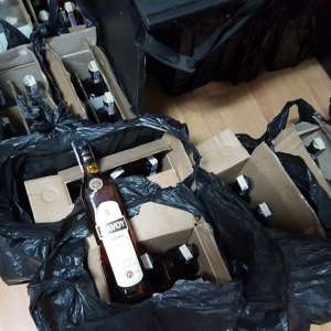 Sticle cu alcool, descoperite la P.T.F. Calafat