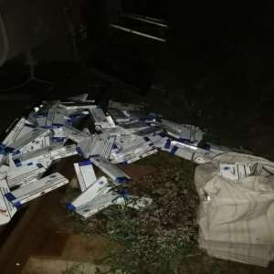 Ţigări de contrabandă ascunse în cutiile destinate acumulatorilor vagoanelor unui tren