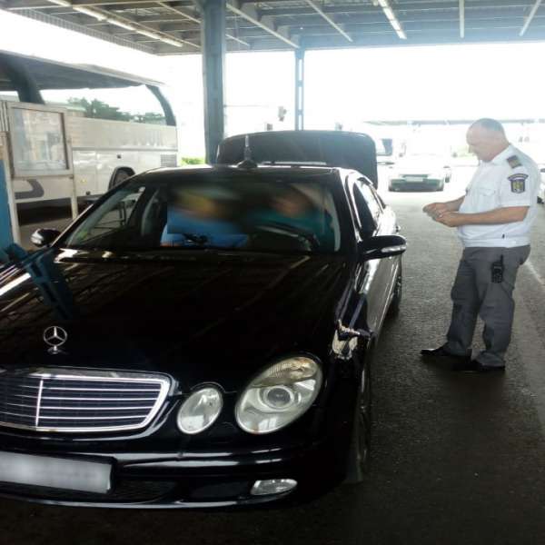 Vehicule radiate din circulaţie, descoperite în trafic de polițiștii de frontieră din P.T.F. Albiţa