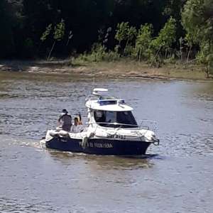 Trei persoane salvate de poliţiştii de frontieră călărăşeni din apa fluviului Dunărea