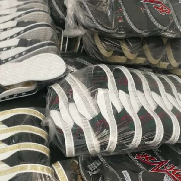 Bunuri în valoare de aproximativ 1.700.000 lei, susceptibile a fi contrafăcute, confiscate de polițiștii de frontieră din P.T.F. Giurgiu