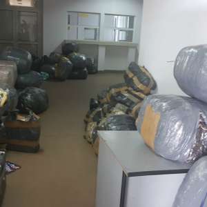 Bunuri în valoare de aproximativ  1.700.000 lei, susceptibile a fi contrafăcute,  confiscate de polițiștii de frontieră din P.T.F. Giurgiu