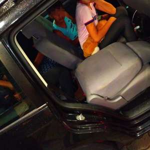 Tânără ascunsă de tată pe bancheta din spate a autoturismului, descoperită în P.T.F. Nădlac