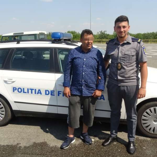 Cetăţean turc cu paşaport fals, depistat la P.T.F. Calafat