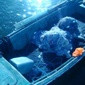 Plase pescăreşti în lungime de aproximativ 330 m, confiscate de poliţiştii de frontieră